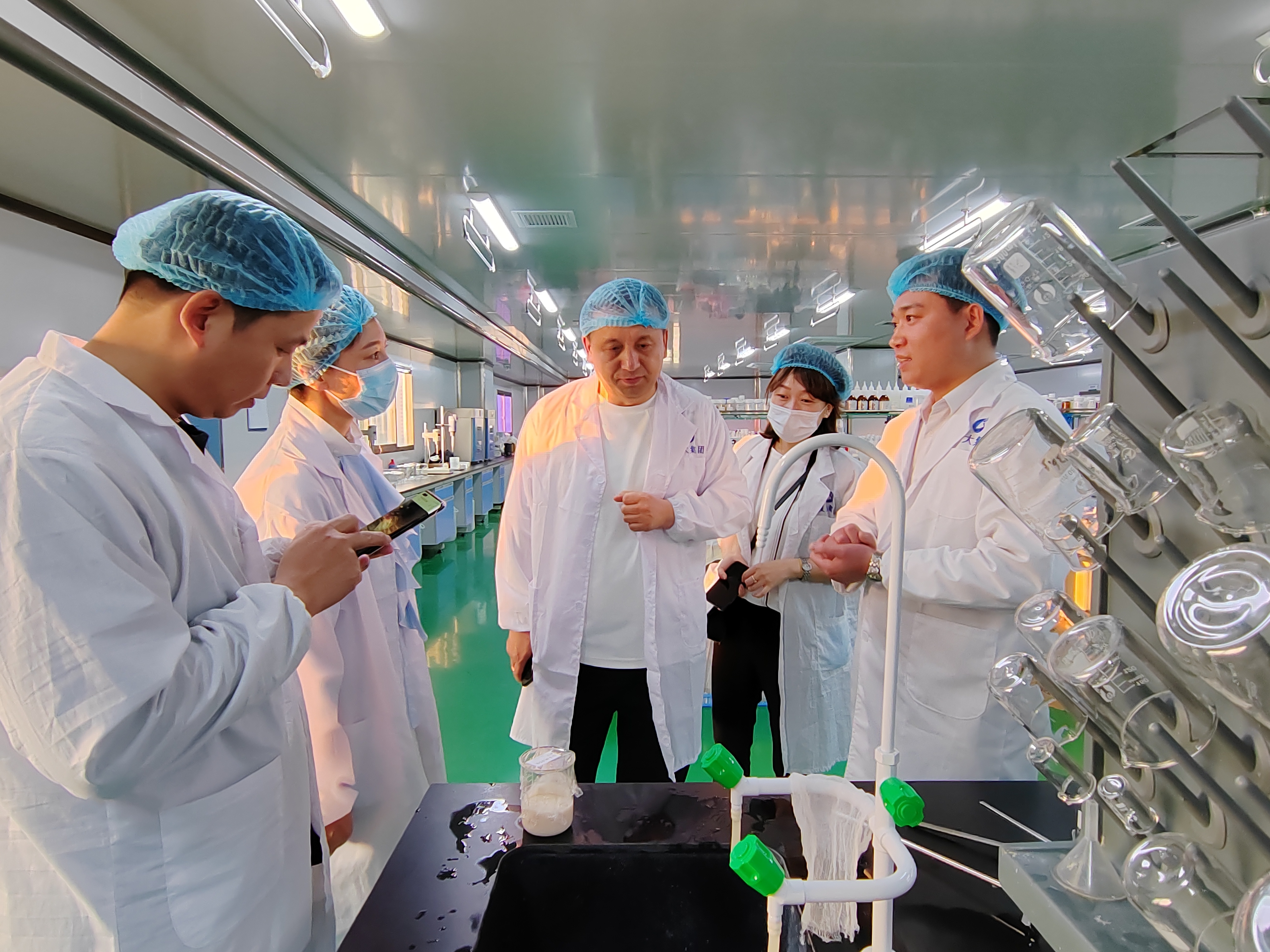 好彩客集团、温泉集团、公服集团商务考察组赴广州调研
