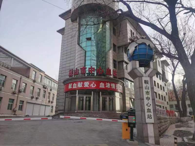 开展红色纽带传递真情，爱心奉献美德传承